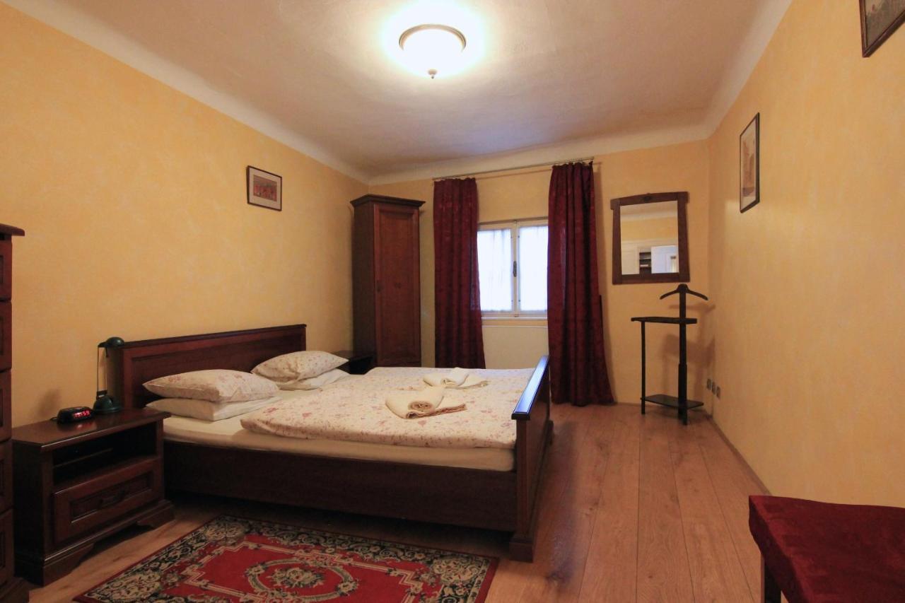 Cool 1 Bedroom Prokopska In Mala Strana Apartament